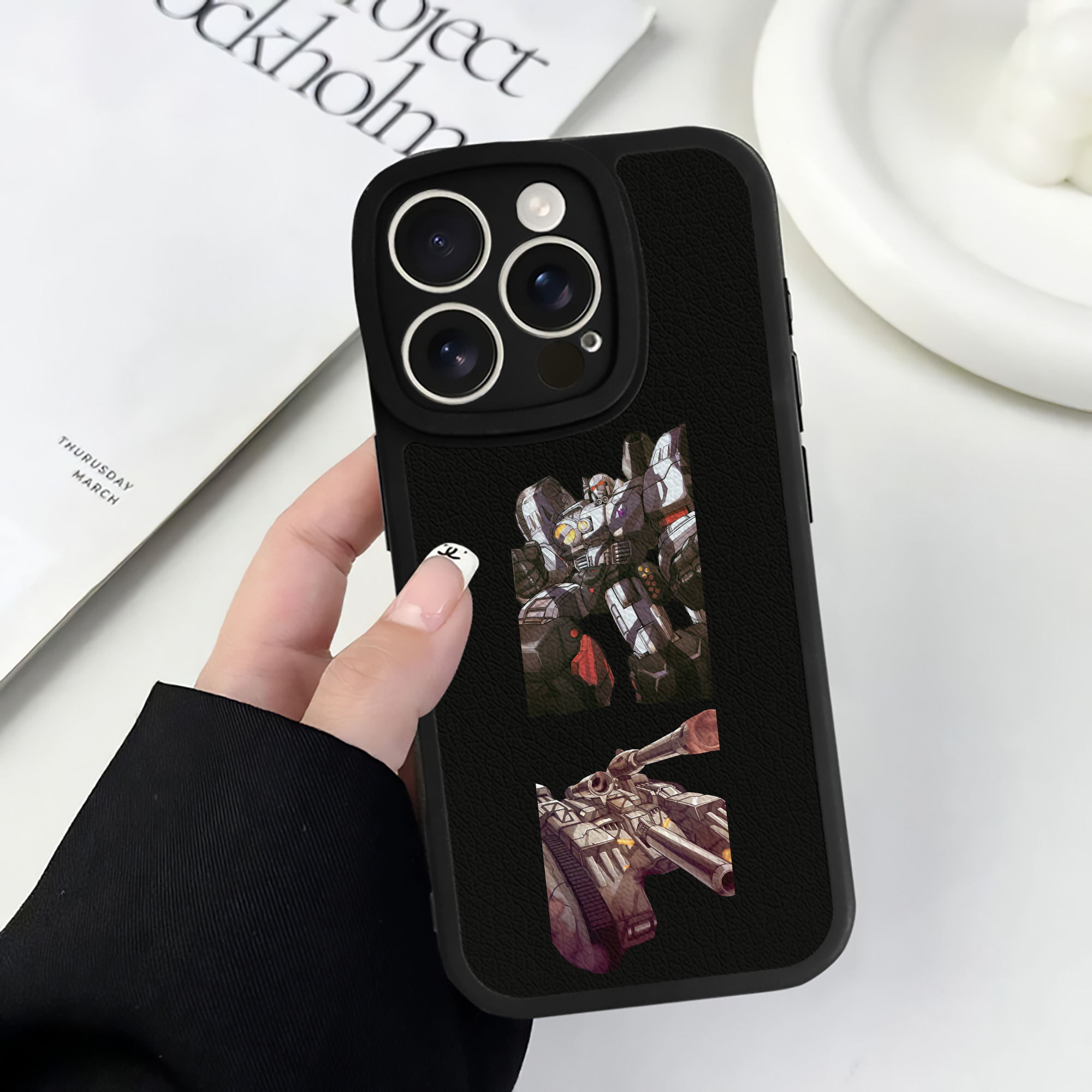 （画像用） Transformers トランスフォーマー 【iPhone 16シリーズ対応】シリコンスマホケース（レザー調） 材質：シリコン